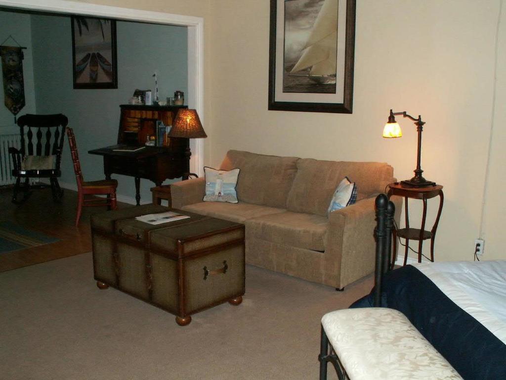 Canalside Restaurant, Inn & Kitchen Store Port Colborne Ruang foto