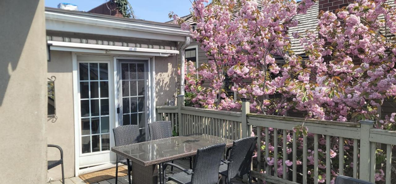 Canalside Restaurant, Inn & Kitchen Store Port Colborne Bagian luar foto