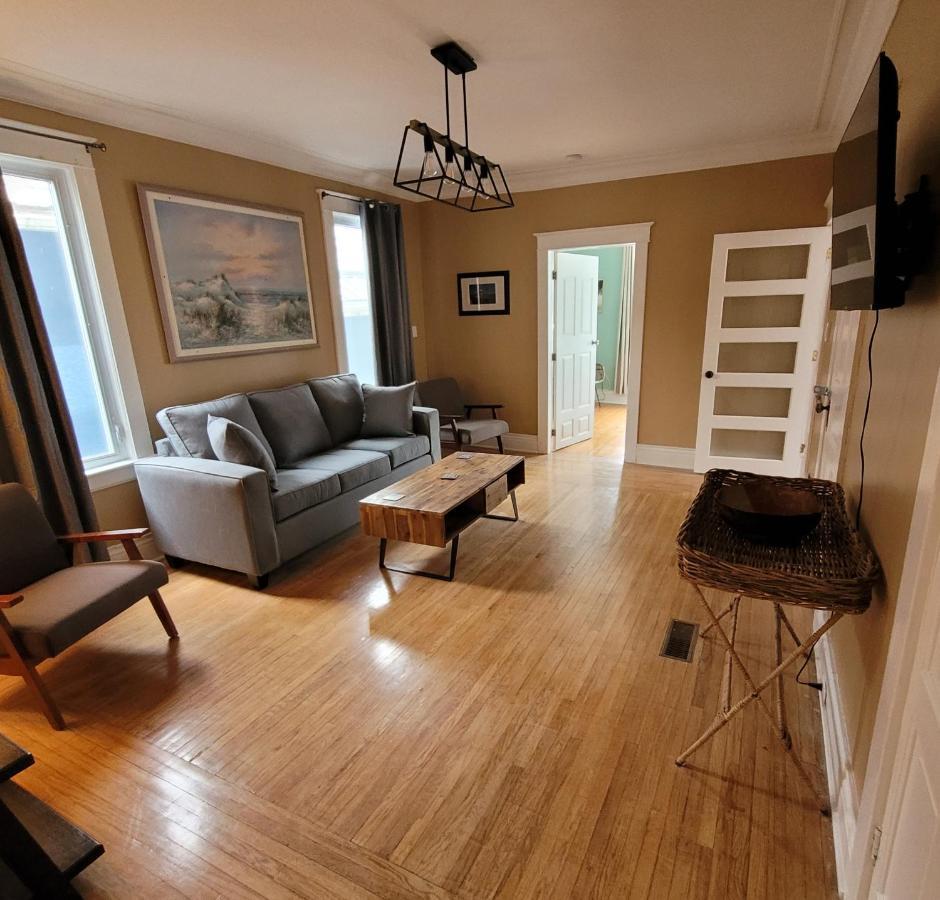 Canalside Restaurant, Inn & Kitchen Store Port Colborne Bagian luar foto