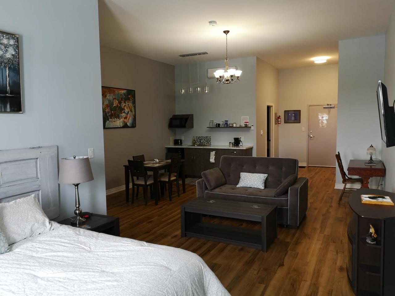 Canalside Restaurant, Inn & Kitchen Store Port Colborne Bagian luar foto