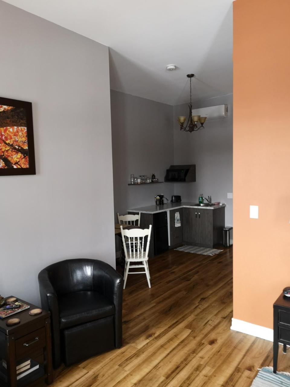Canalside Restaurant, Inn & Kitchen Store Port Colborne Bagian luar foto